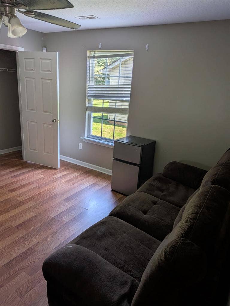 Room for rent. No pets allowed.