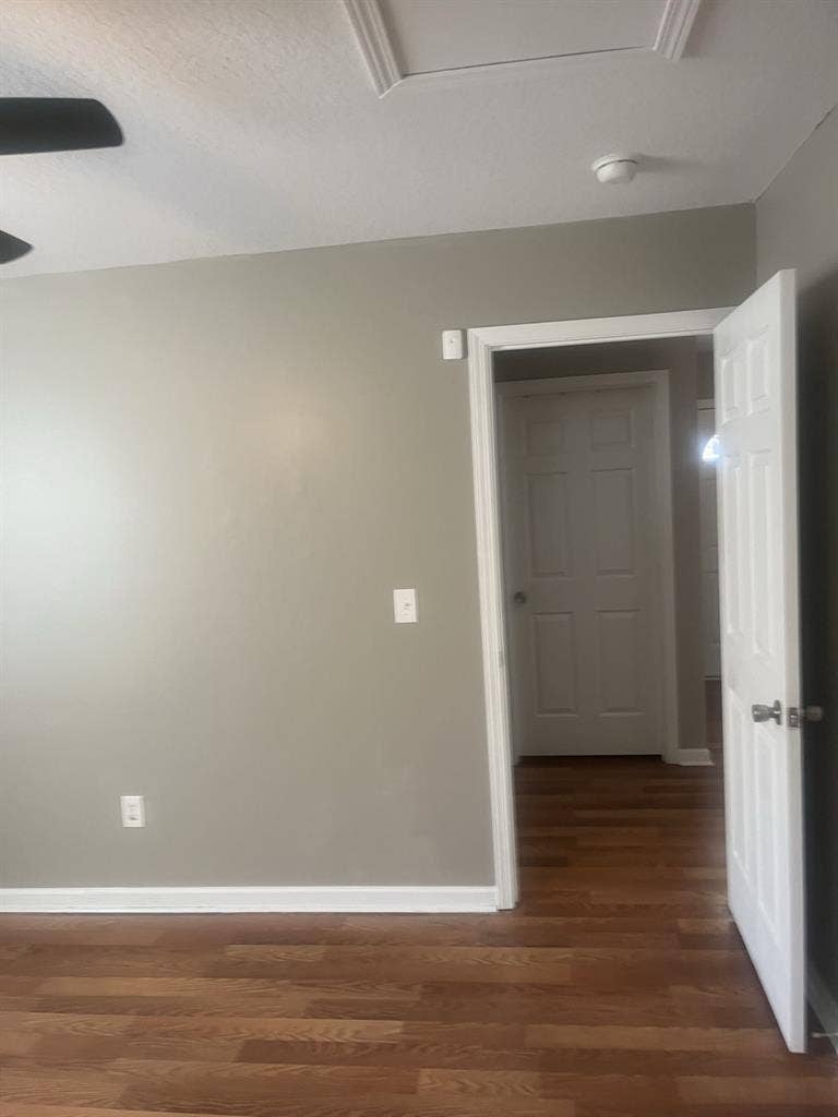 Room for rent. No pets allowed.