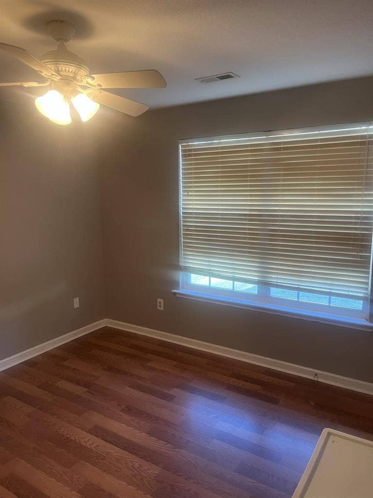 Room for rent. No pets allowed.