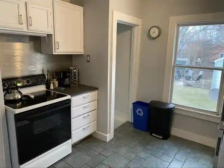 Private bedroom in 4bdrm housee