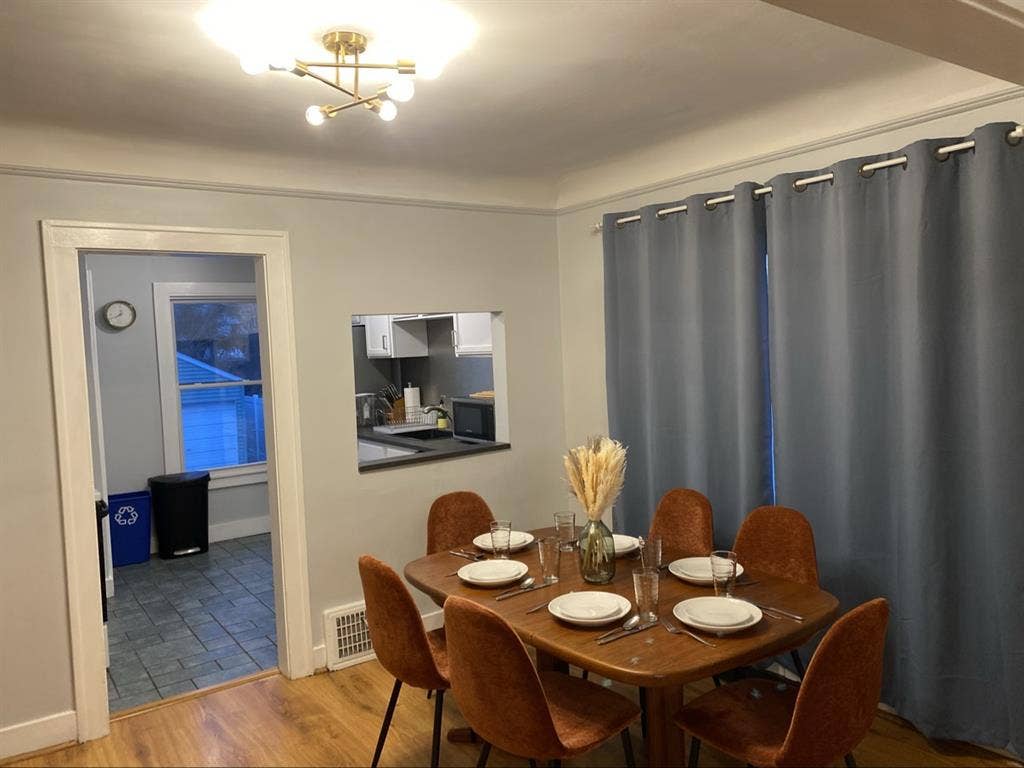 Private bedroom in 4bdrm housee