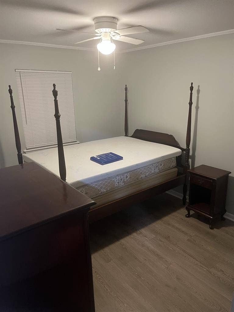 Looking for a female roommate
