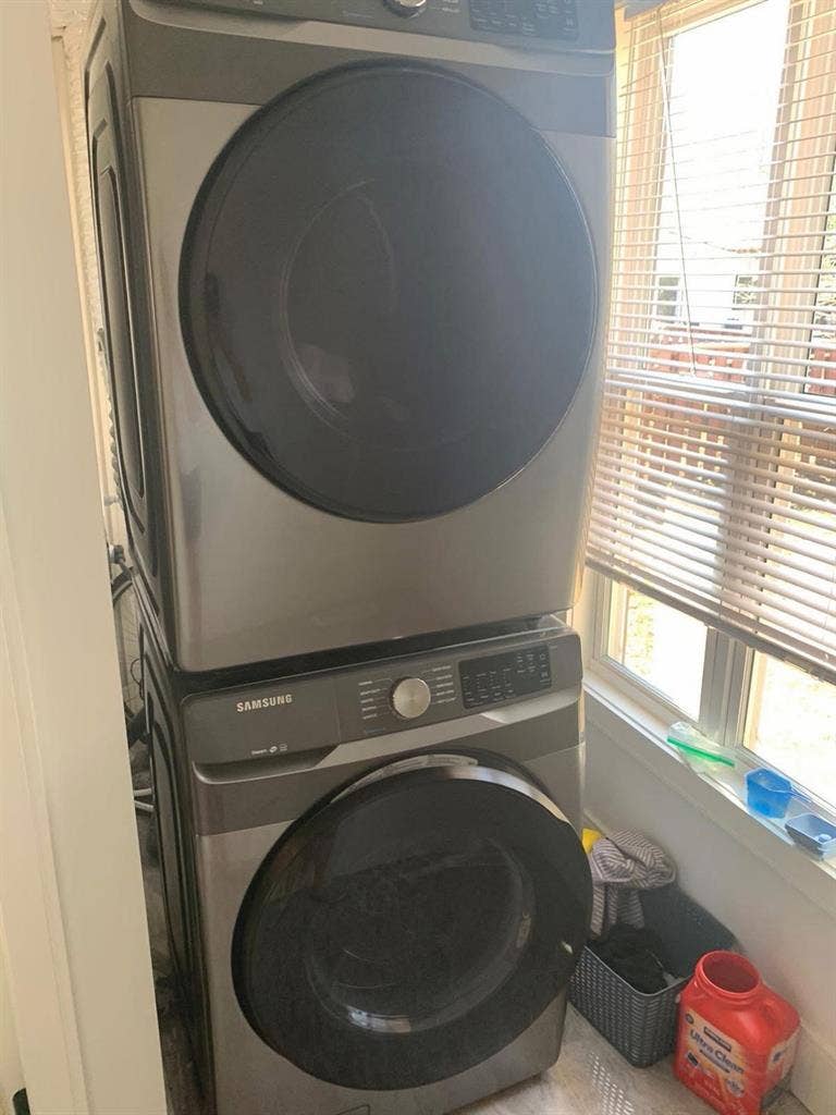 1 room near Mc Master university