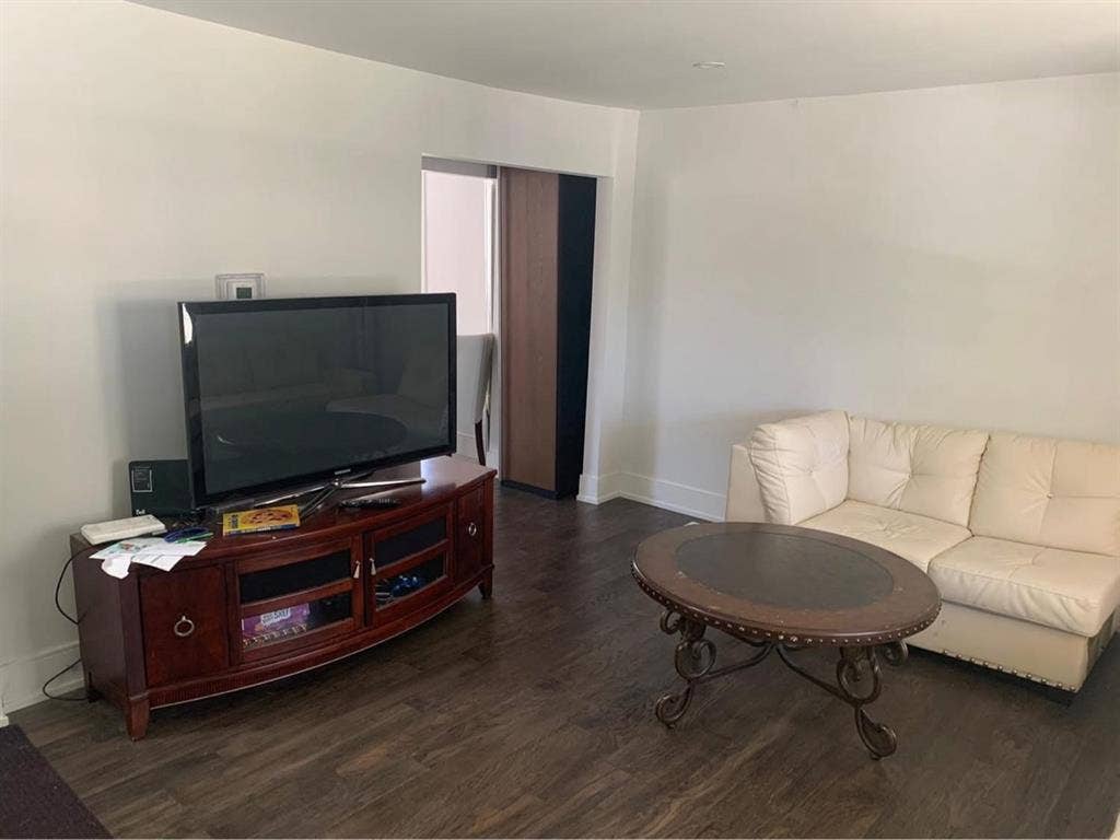 1 room near Mc Master university