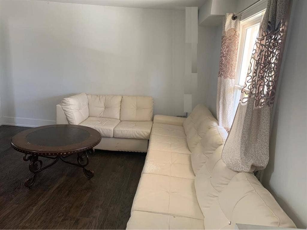 1 room near Mc Master university