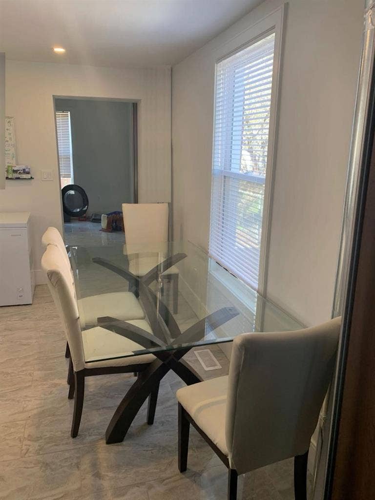 1 room near Mc Master university