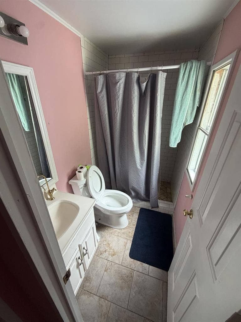 Room for rent. 650 a month.
