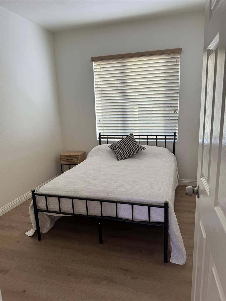 Furnished Room for Rent -Perris, CA