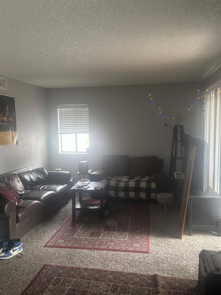 1 Bath, washer dryer with balconyy