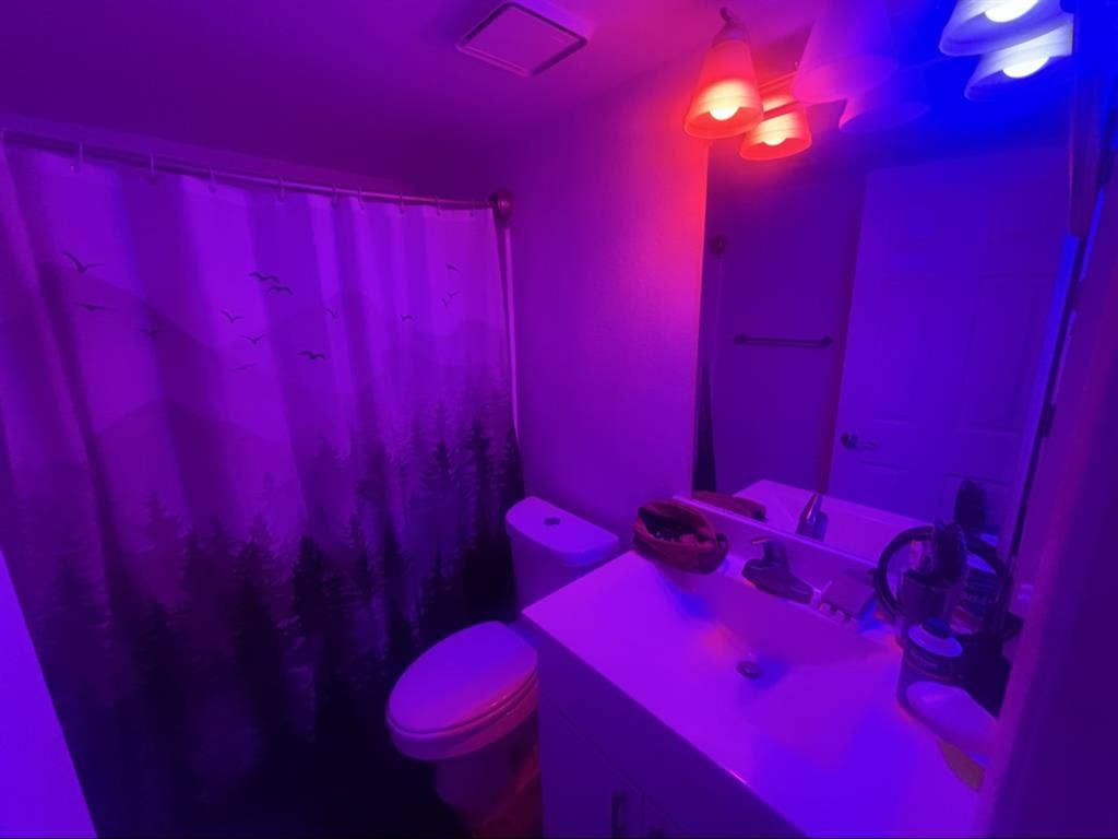 1 Bath, washer dryer with balconyy