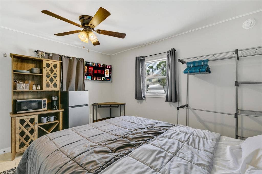 Private Entrance W/ QueenBed