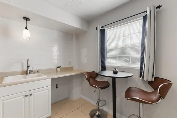 Private Entrance W/ QueenBed