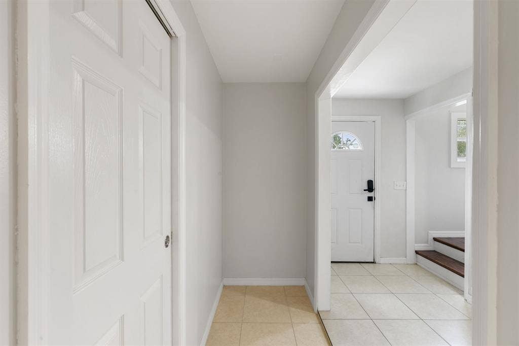 Private Entrance W/ QueenBed