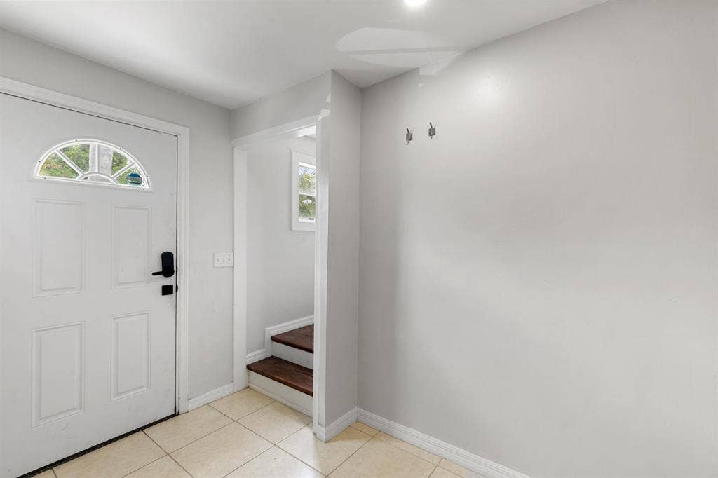 Private Entrance W/ QueenBed