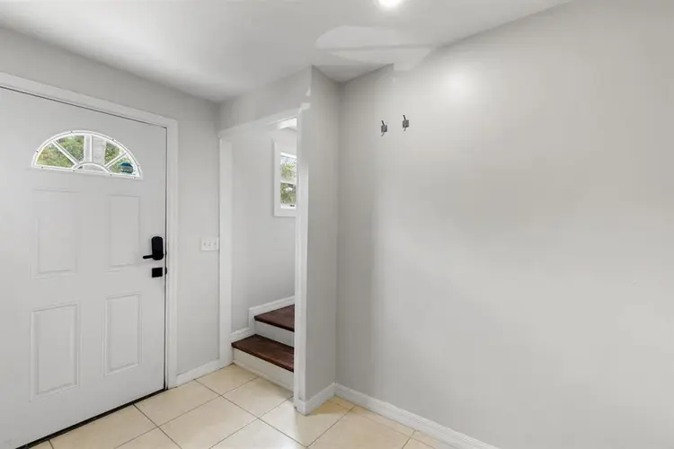 Private Entrance W/ QueenBed
