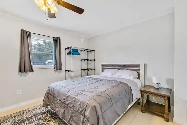 Private Entrance W/ QueenBed