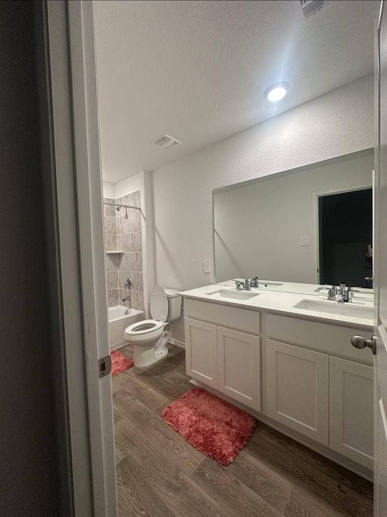 2 Upstairs Bedrooms for Rent