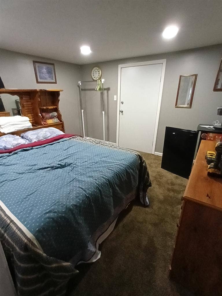 New room. 1 mi to Old market.