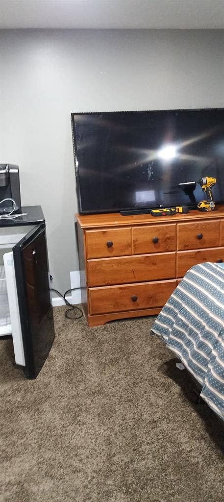 New room. 1 mi to Old market.