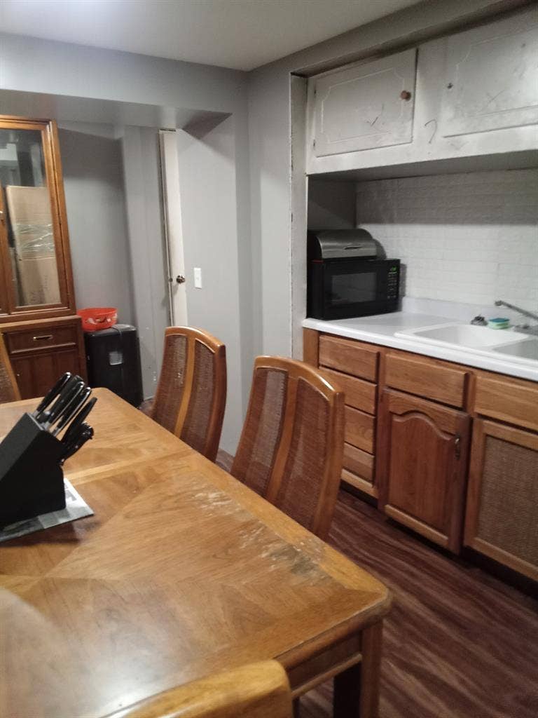 New room. 1 mi to Old market.