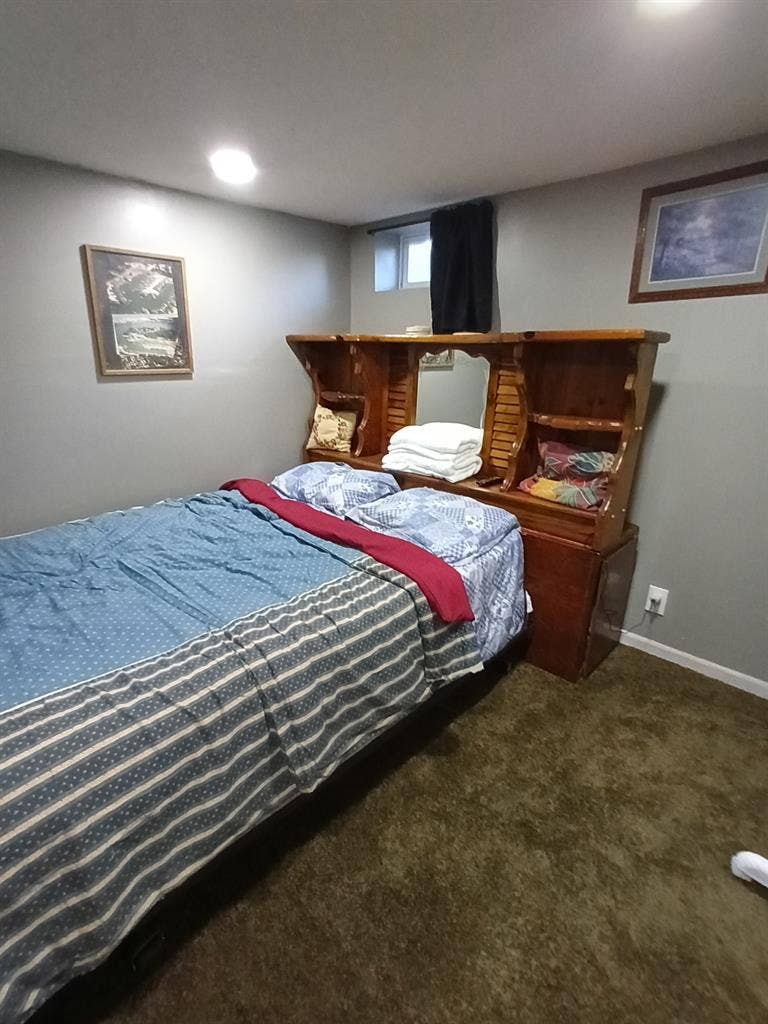 New room. 1 mi to Old market.