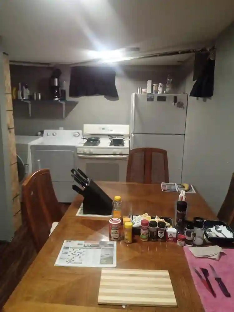 New room. 1 mi to Old market.