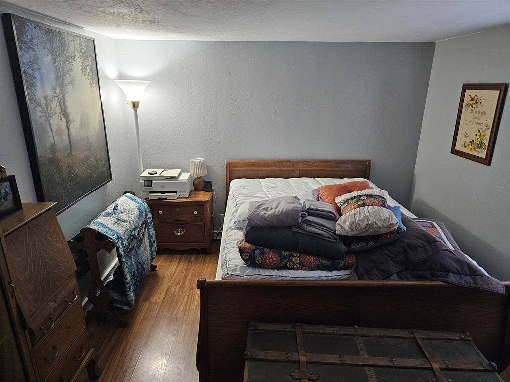 Unfurnished bedroom for rent