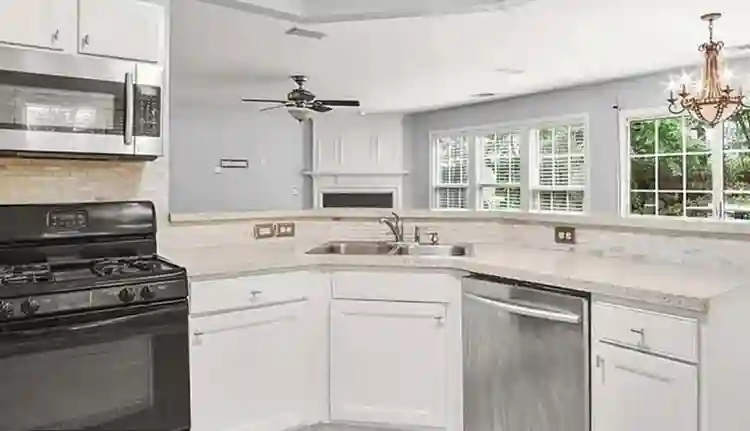 Modern Room 10 Mins from Airport