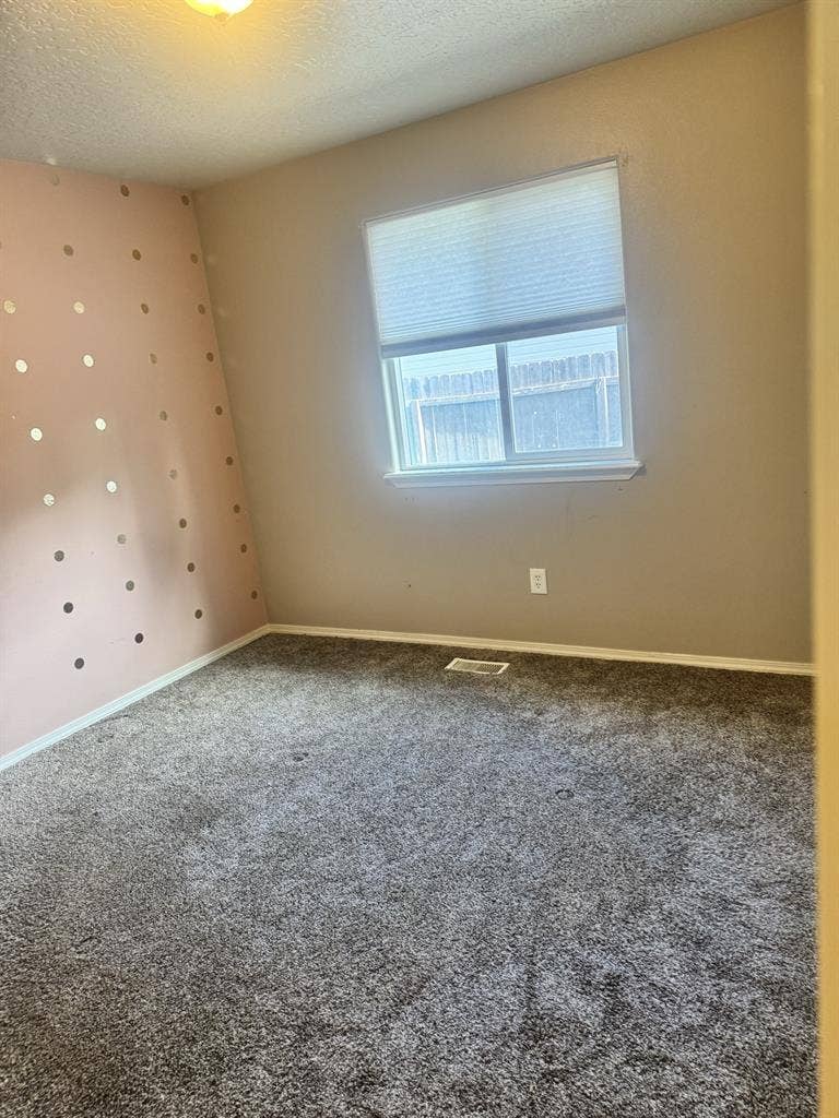 2 rooms and 1 bath
