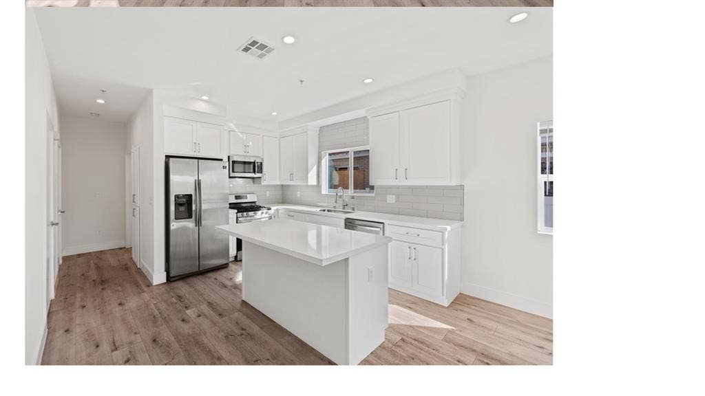 USC STUDENT HOUSING AVAILABLE