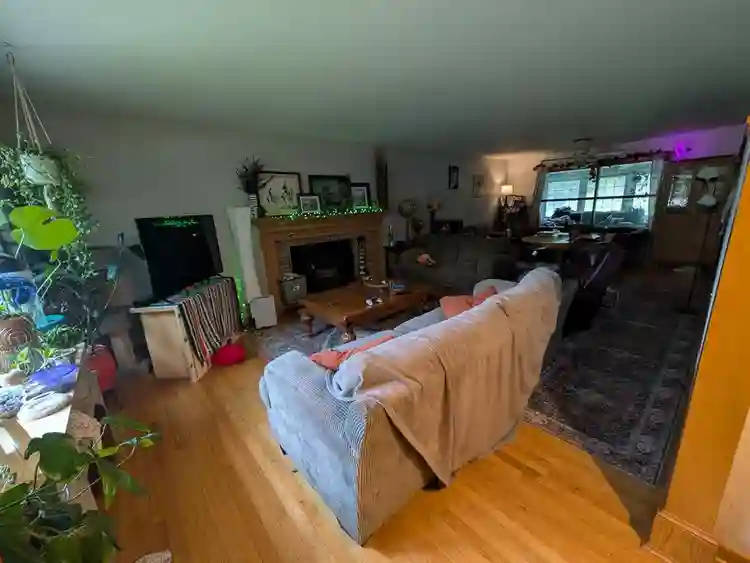 2 rooms available in cozy 4 bedroom