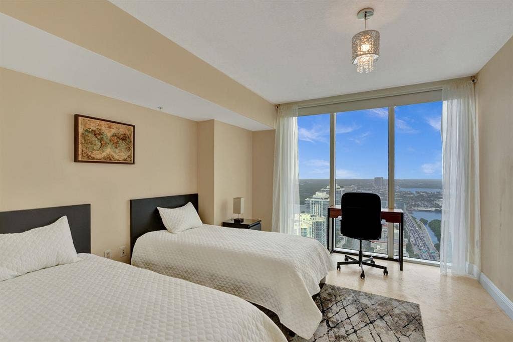 Room for rent 1 month - Oceanfront