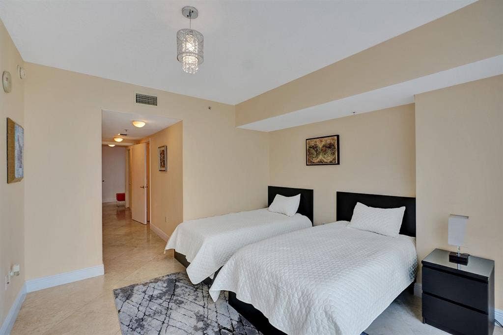 Room for rent 1 month - Oceanfront