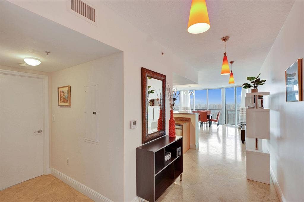 Room for rent 1 month - Oceanfront