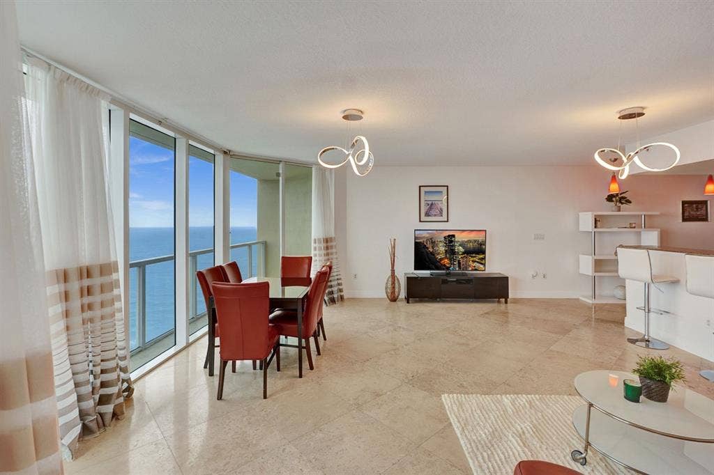 Room for rent 1 month - Oceanfront