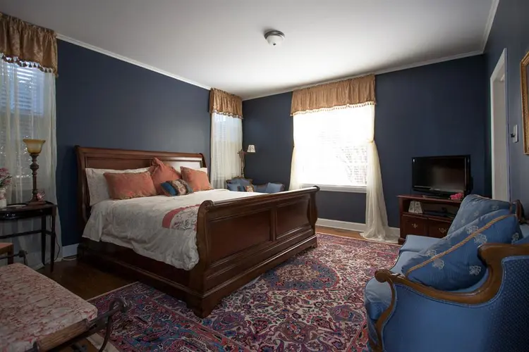 Private ensuite king in large home