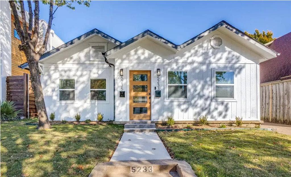 Remodeled Room Near Knox-Henderson