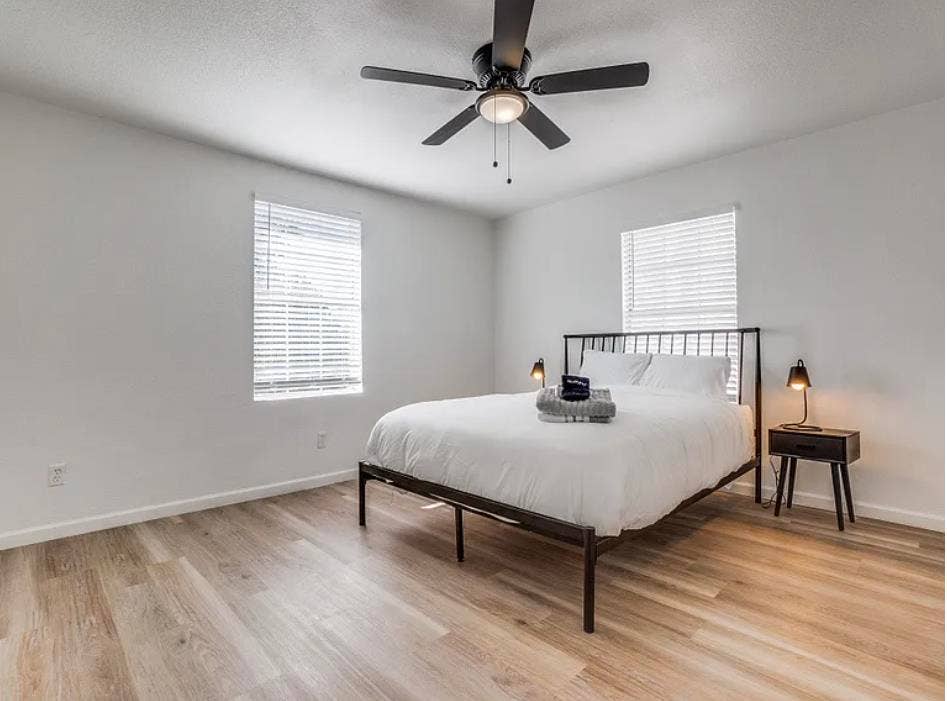 Remodeled Room Near Knox-Henderson