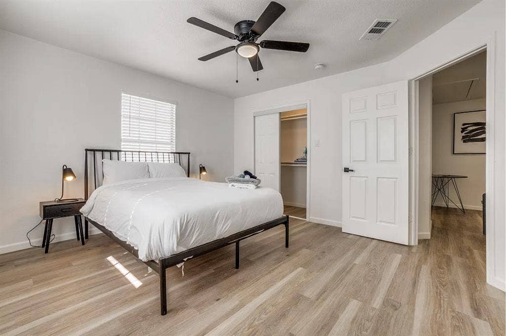 Remodeled Room Near Knox-Henderson