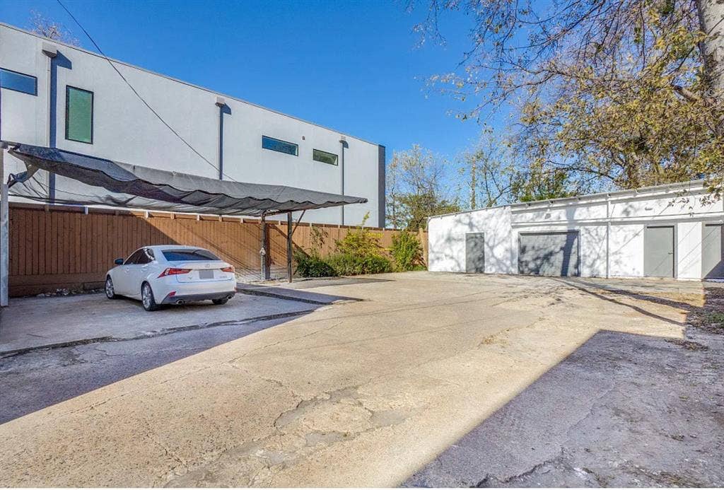 Remodeled Room Near Knox-Henderson
