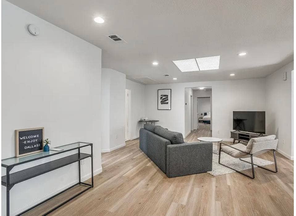 Remodeled Room Near Knox-Henderson