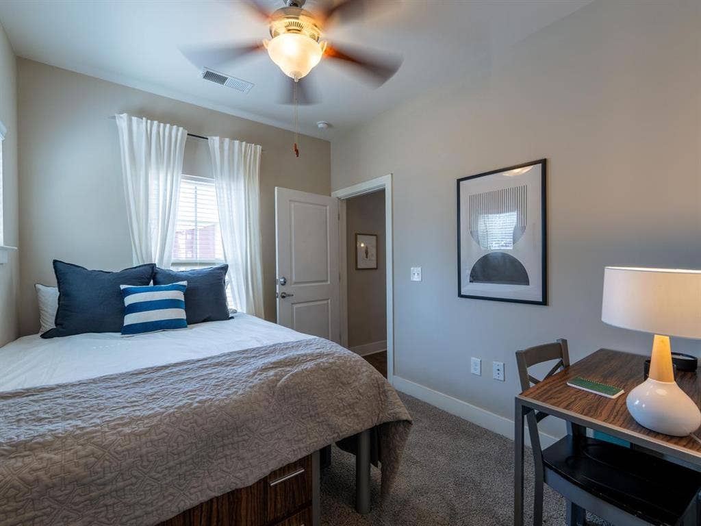 Sublease room YUGO COLLEGE DOWNS