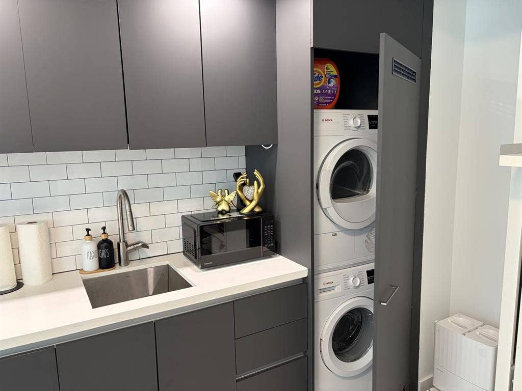A room in a 1-bedroom apartment.