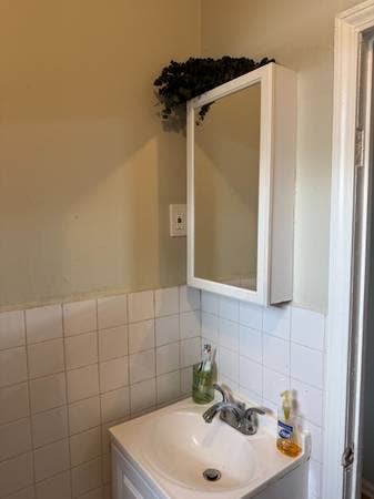 3BR Furnished Apt + 80" TV