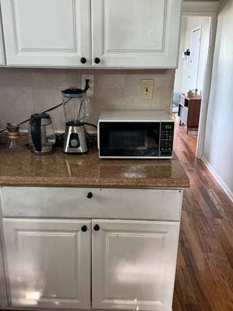 3BR Furnished Apt + 80" TV