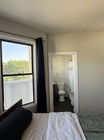 3BR Furnished Apt + 80" TV