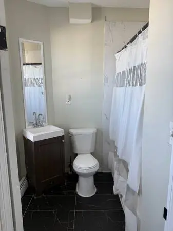 3BR Furnished Apt + 80" TV