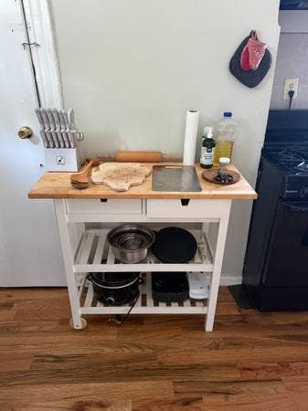 3BR Furnished Apt + 80" TV