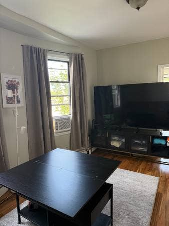 3BR Furnished Apt + 80" TV