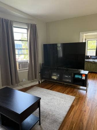 3BR Furnished Apt + 80" TV